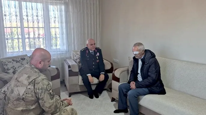 Muş il jandarma komutanı Özer'den şehit ailesine ve gazilere anlamlı ziyaret