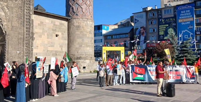 Erzurum'da sağlık çalışanları Gazze için yürüyüşlerini 93. haftada da sürdürdü