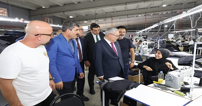 Muş Valisi Gündüzöz’den Sungu çıkarması! Tekstil atölyesini ziyaret etti