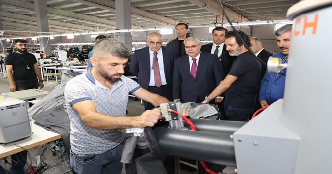 Muş Valisi Gündüzöz’den Sungu çıkarması! Tekstil atölyesini ziyaret etti