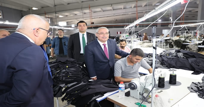 Muş Valisi Gündüzöz’den Sungu çıkarması! Tekstil atölyesini ziyaret etti