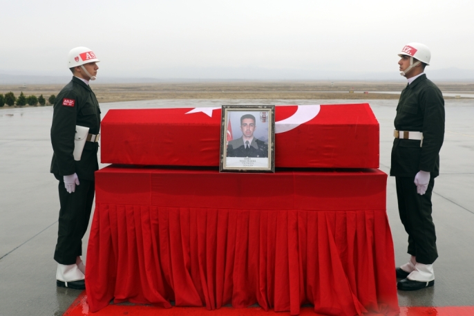 Ağrı'da askeri araç kazasında şehit olan Uzman Çavuş Akarsel için tören  düzenlendi