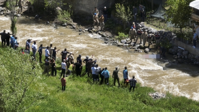 Piknik kabusa döndü: Çaya düşen genç kurtarılamadı! 1