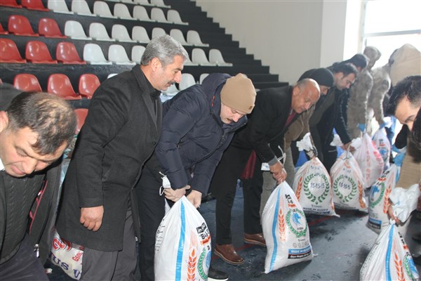 Malazgirt’te Depremzedeler İçin Yardım Kampanyası Tüm Hızıyla Devam Ediyor