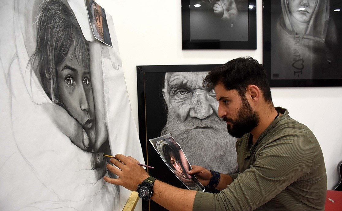 Grafiker Asya’nın çizdiği hiperrealist resimler ilgi çekiyor