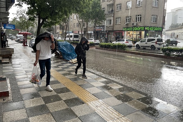 Sağanak etkili oldu