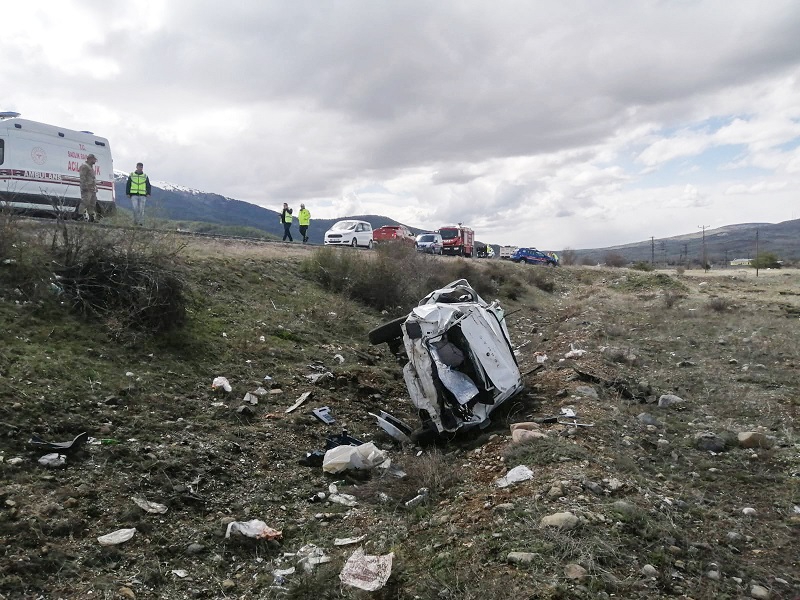 Şarampole devrilen otomobilin sürücüsü öldü
