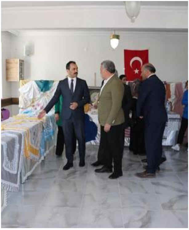 Baskil'de yılsonu sergisi açıldı