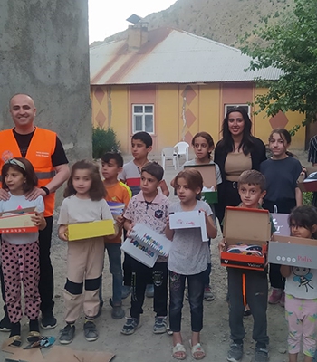 Hakkari Gençlik ve Engelliler Derneği'nden 300 yetim ve engelliye destek