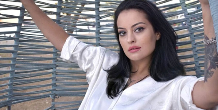 Kanser tedavisi gören oyuncu Ayçin Tuyun, peruksuz fotoğrafını paylaştı