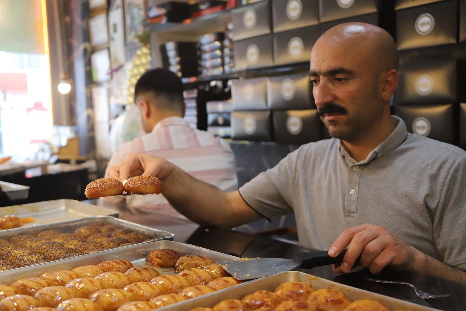 Kars ve Ağrı'da tatlıcılarda yoğunluk yaşanıyor