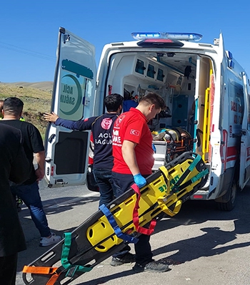 Van Gölü'ne düşen minibüsteki 11 kişi yaralandı