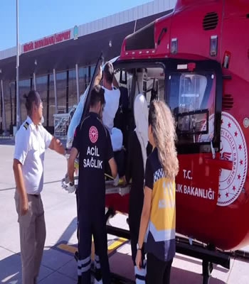 Bingöl'de köyde rahatsızlanan yaşlı adam ambulans helikopterle hastaneye götürüldü