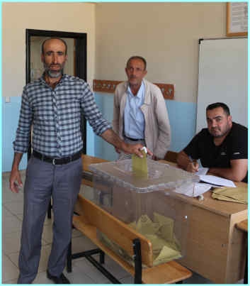 Bitlis'te 1357 nüfuslu köyün mahalle olması için halk oylaması yapıldı