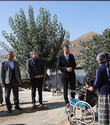 Hakkari'de engelli kızın yolu asfaltlandı