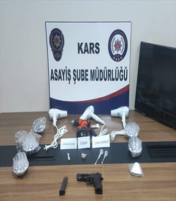 Kars'ta aranan 3 firari hükümlü silahla yakalandı
