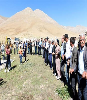Van'da besiciler yayla yolunun açılışını coşkuyla kutladılar