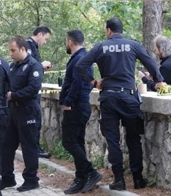 Çocuk parkında ağaca asılı kadın cesedi bulundu