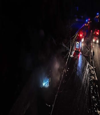 Erzurum'da devrilerek alev alan tankerin sürücüsü öldü