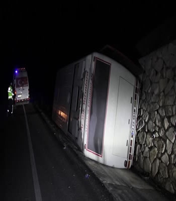 İki işçi servisi çarpıştı: Çok sayıda yaralı var
