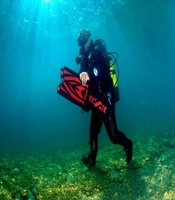 Dalgıçlar, su altında kalan antik yolda yürüdü