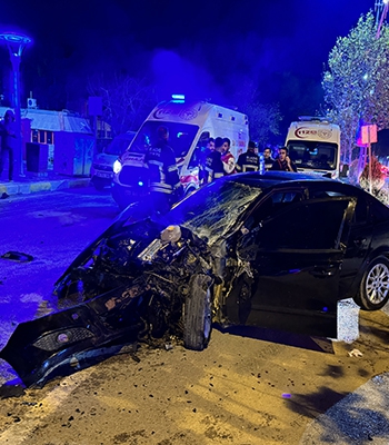 Elazığ'da midibüs ile otomobilin çarpıştığı kazada 5 kişi yaralandı