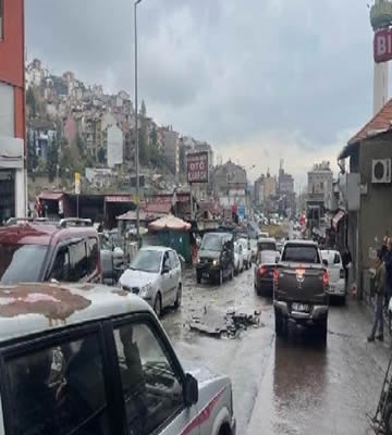 Havada tek damla yağmur yoktu ama kenti sel götürdü