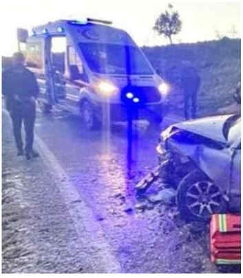 İki otomobil çarpıştı: 1'i çocuk 8 yaralı
