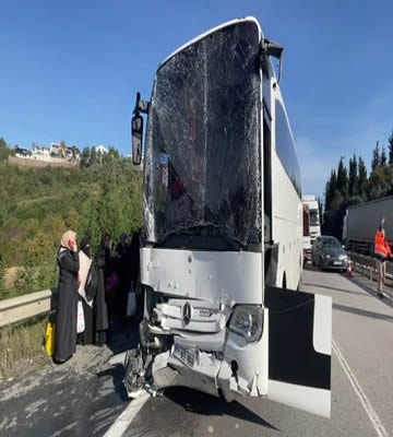 Korkutan kaza: Tır ile yolcu otobüsü çarpıştı!