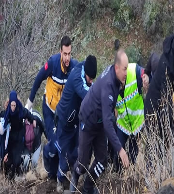 Otomobiliyle baraj gölüne düşen hemşire yüzerek kıyıya çıktı