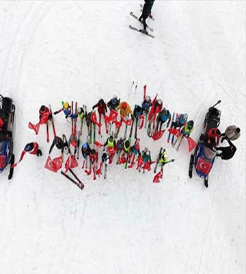 Bingöl'deki fotoğrafçılık maratonunda Hesarek'teki paraşüt ve kayak gösterisi görüntülendi