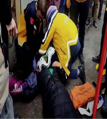 Yüksekova'da kafasına buz sarkıtı düşen kadın yaralandı