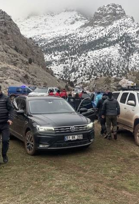 Kadın rehber Aladağlar'da kar kütlesi altında can verdi