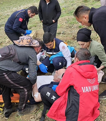 Dağda ot toplarken rahatsızlanan kişi hastaneye ulaştırıldı