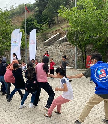 Elazığ'da gençlik merkezi gönüllüleri ortaokul öğrencileri için etkinlik düzenledi