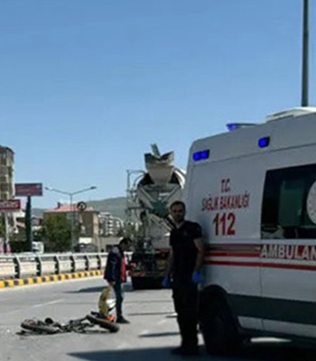 Feci kaza! Beton mikseri bisikletli sürücüye çarptı