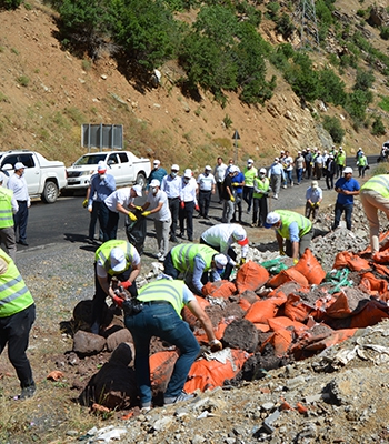 Şemdinli'de temizlik kampanyası düzenlendi