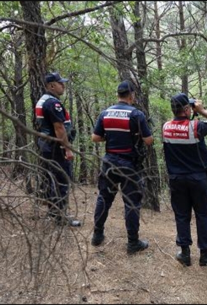 Jandarma komandolar orman yangınlara karşı devriyede