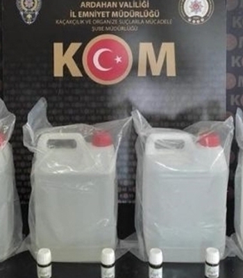 Ardahan'da kargo firmasında 20 litre etil alkol ele geçirildi