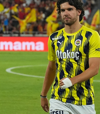 Ferdi Kadıoğlu, Brighton ile transfer görüşmeleri için İngiltere'ye gitti