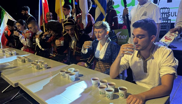 Her şey 3 dakikada 6 bardak çay için!