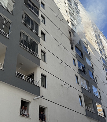 Elazığ'da apartmanda çıkan yangın söndürüldü