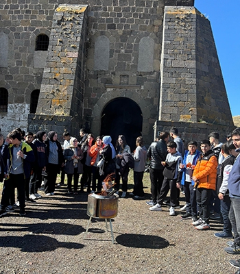 Erzurum'da öğrenciler tarih dersini Kiremitlik Tabyası'nda işledi