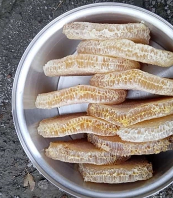 Bahçesaray'da arıcılar karakovan balı hasadına başlandı