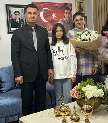 Erzurum'da ASHM görevlileri şehit eşinin Öğretmenler Günü'nü kutladı