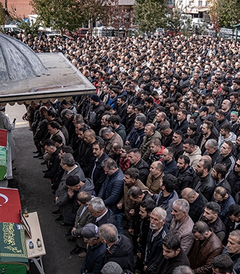Erzurum'daki trafik kazasında ölen 3 kişi toprağa verildi