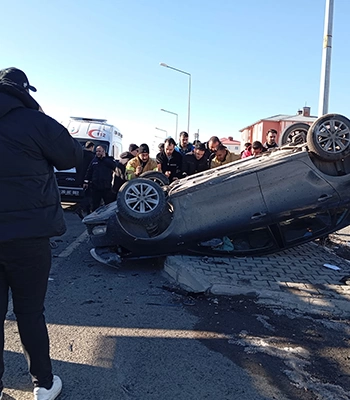 Kars'ta trafik kazasında 2 kişi yaralandı