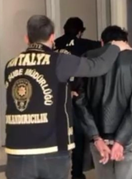 Polisiz yalanıyla 1,3 milyon liralık vurgun yaptılar