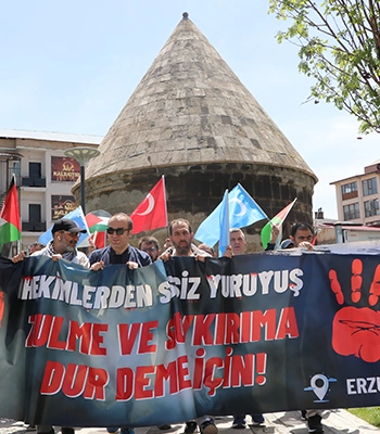 Erzurum'da sağlıkçılar Gazze için yürüdü