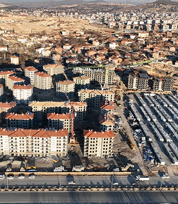 Malatya'da deprem konutlarının yapımı sürüyor